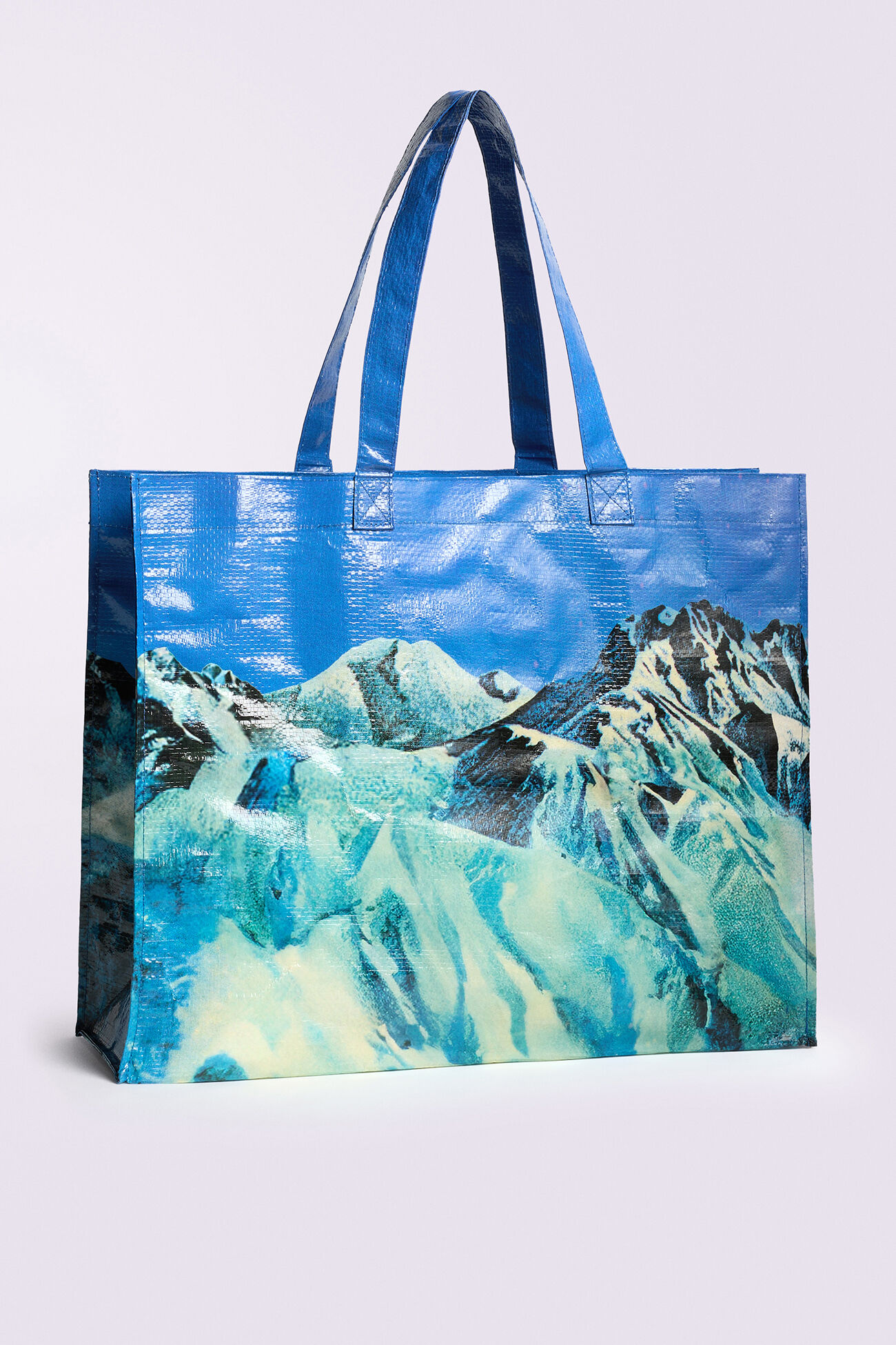 Winter Waterskiing Maxi Tote Bag Blue