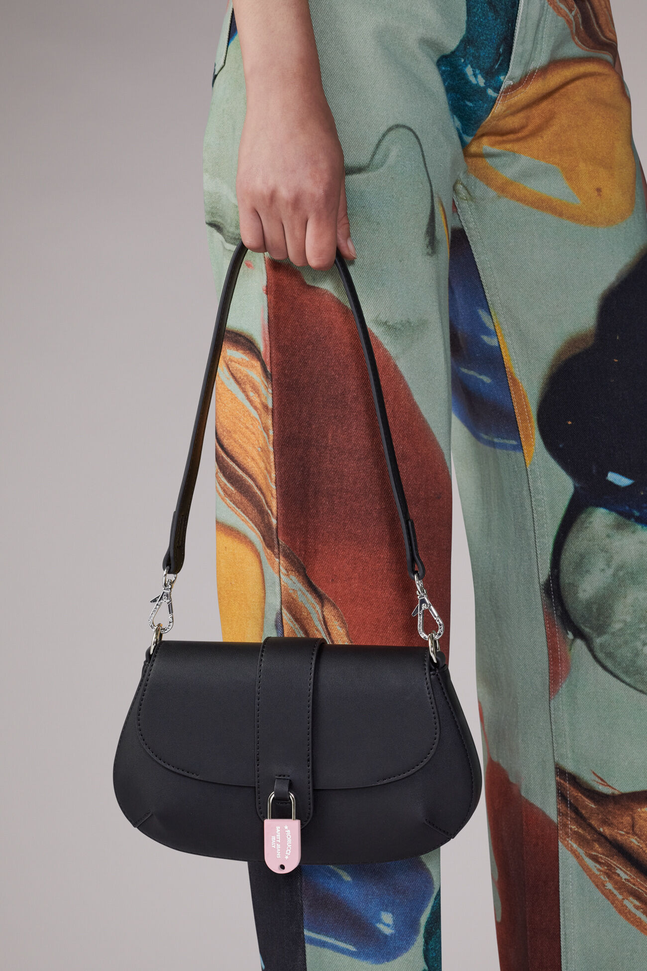 Safety Lock Shoulder Bag Black